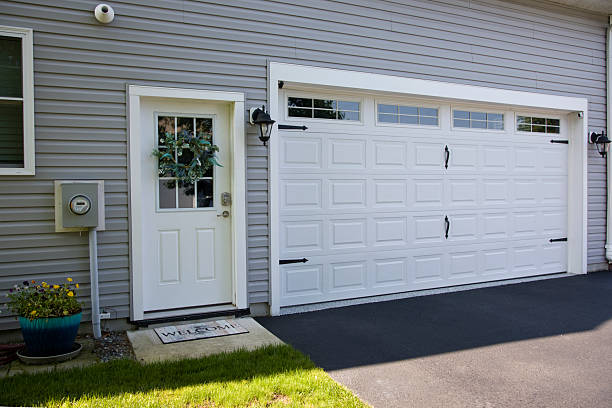 24/7 Emergency Garage Door Panel Replacement experts in Benson, AZ